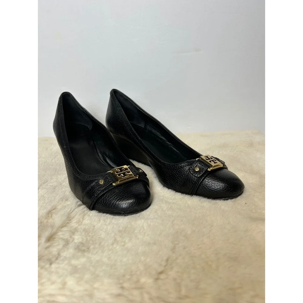 Tory Burch Black Pebbled Leather Wedge Pumps Gold Logo Buckle Womens 9.5M